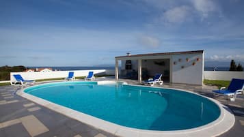 Außenpool, Liegestühle