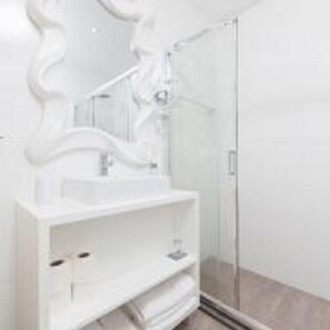Comfort Triple Room | Bathroom sink - Pico Dreams - Sportfish (Sao Roque do Pico)