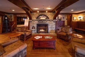 供应早餐、午餐和晚餐，美洲菜