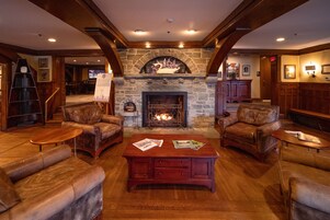 Breakfast, lunch, dinner served; American cuisine