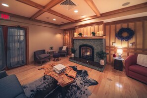 Couples treatment rooms, sauna, hot tub, body treatments, aromatherapy - Chetola Resort (Blowing Rock)