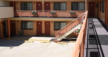 Esquire Inn