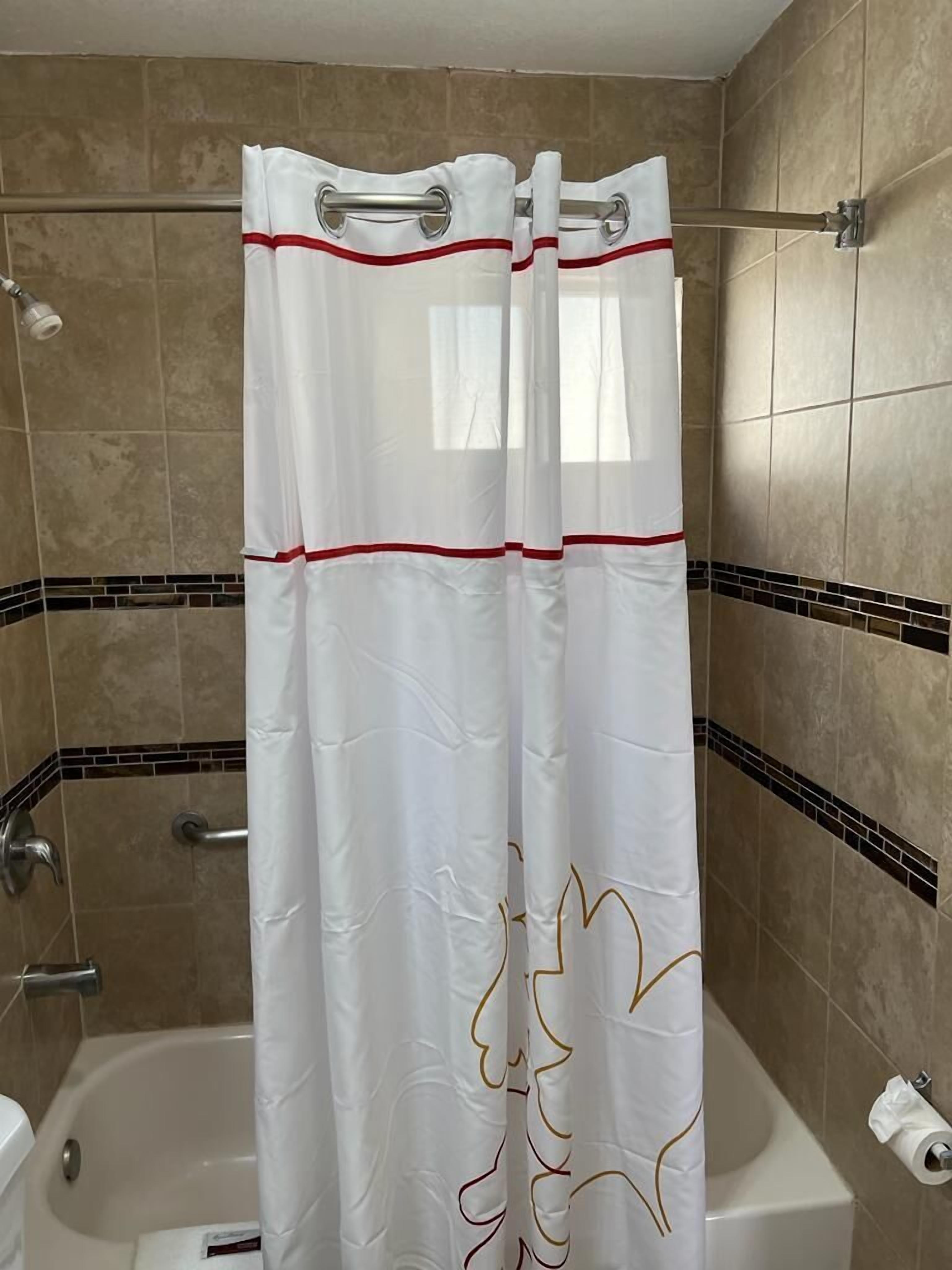 Deluxe Room, 1 King Bed | Bathroom | Combined shower/tub, free toiletries, hair dryer, towels