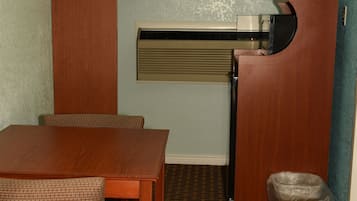 Deluxe Room, 1 King Bed | Living area | Flat-screen TV, DVD player