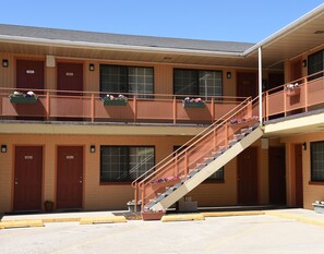 Front of property - Esquire Inn (Elko)