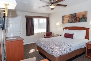 Standard Room | Individually decorated, individually furnished, desk, blackout drapes - Esquire Inn (Elko)