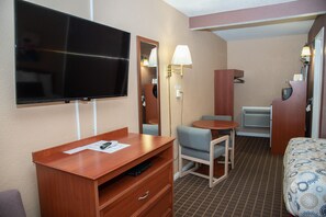 Standard Double Room | Individually decorated, individually furnished, desk, blackout drapes - Esquire Inn (Elko)