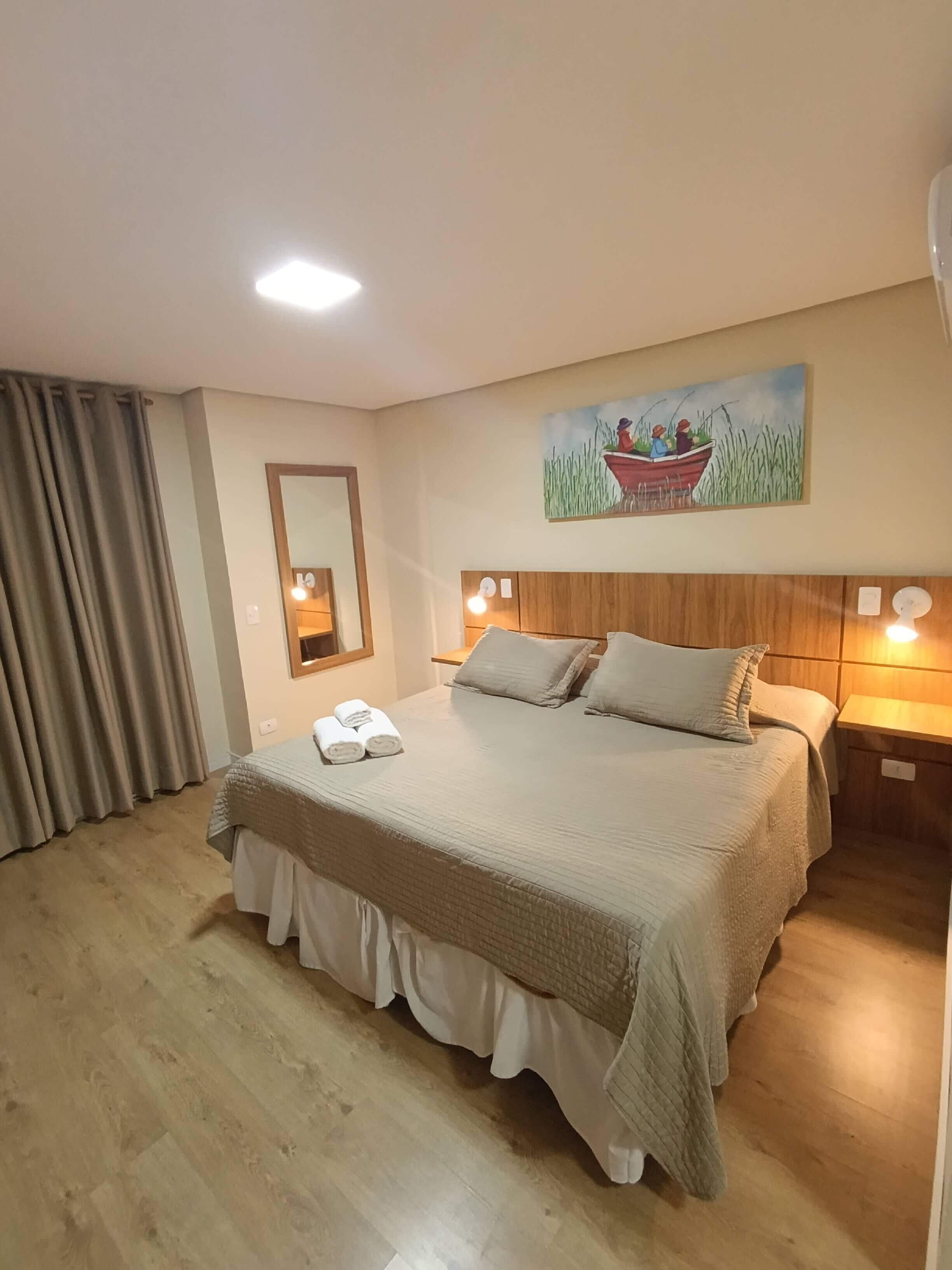 デラックス ダブルルーム クイーンベッド 1 台 バルコニー | ミニバー、WiFi (無料)、ベッドシーツ