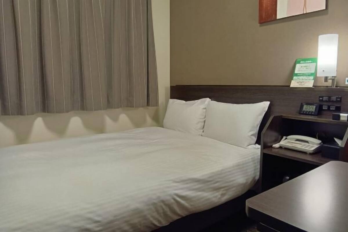 1 bedroom, desk, free WiFi, bed sheets