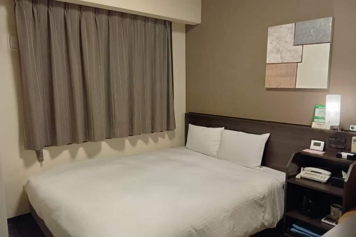 1 bedroom, desk, free WiFi, bed sheets