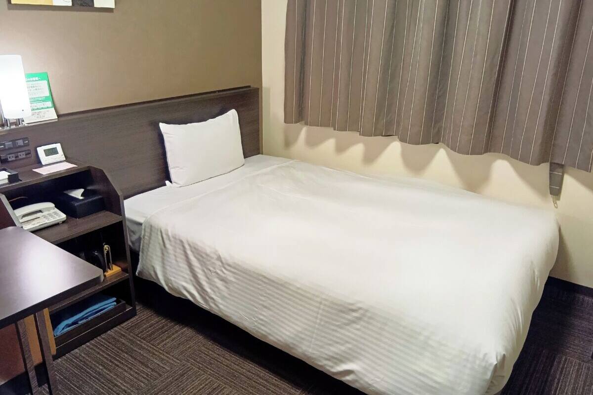 comfort single room, non smoking | 1 bedroom, desk, free wifi, bed sheets