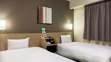 Escritorio, wifi gratis y ropa de cama