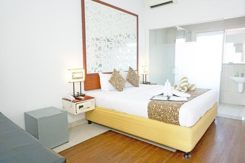 In-room safe, iron/ironing board (on request), WiFi (free), bed sheets