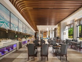 아침 식사, 점심 식사 및 저녁 식사 제공