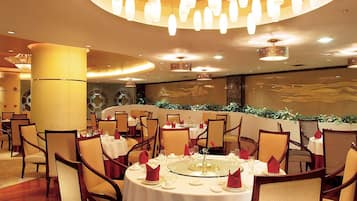 3 restaurants, seafood