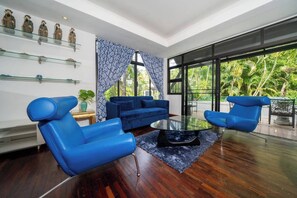 Appartement, 1 chambre, vue sur le jardin | Aire de séjour | Téléviseur de 32 po avec télévision par câble, lecteur de DVD