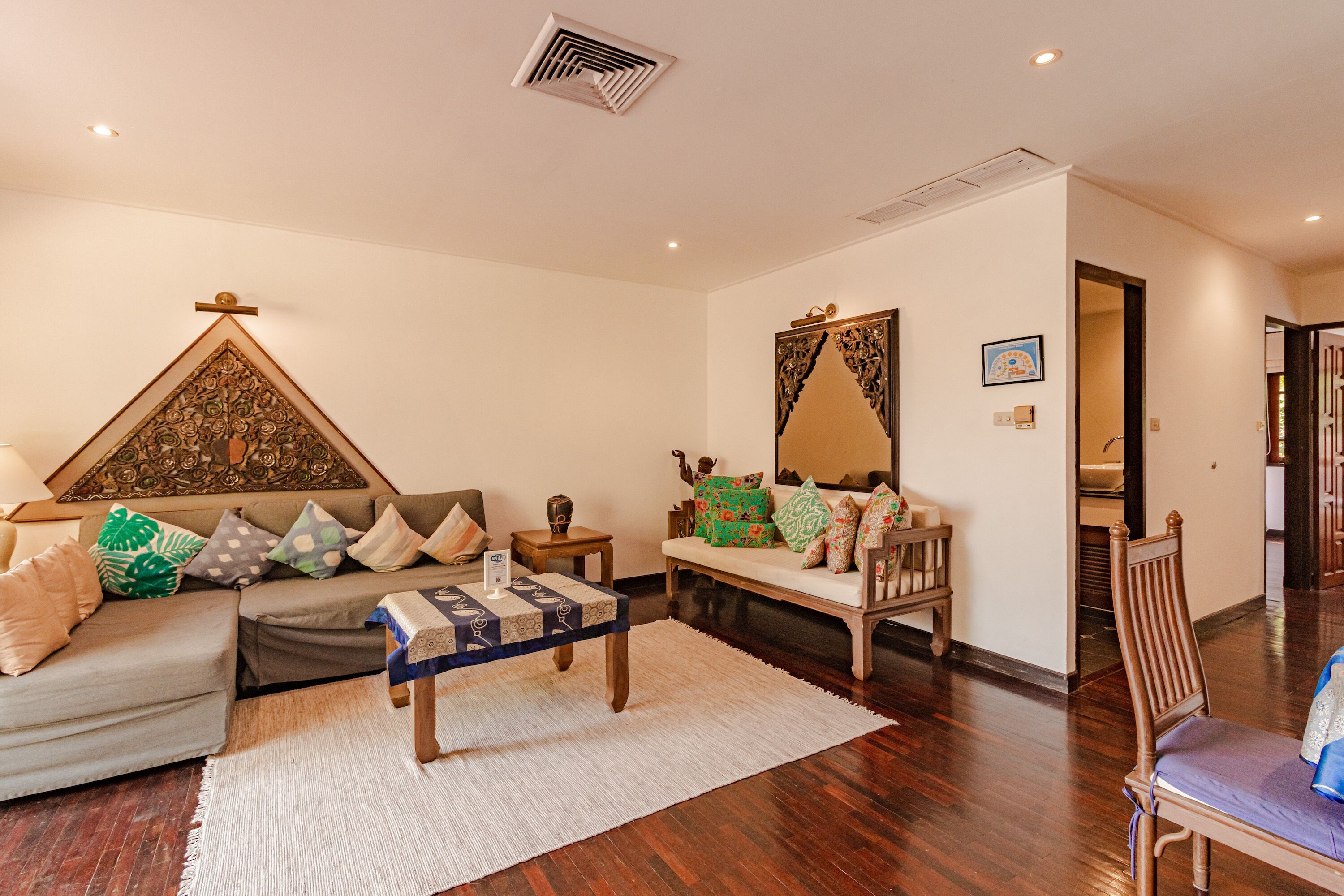 2 bedroom garden suite | living area | 32-inch tv with cable channels, dvd player