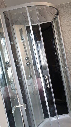 Hair dryer, towels - Hotel Derby MERODE (Brussels)