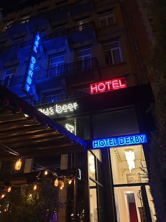 Façade de l’hébergement. Hotel Derby MERODE