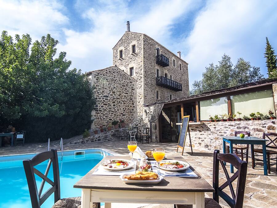 Café da manhã com buffet grátis todos os dias