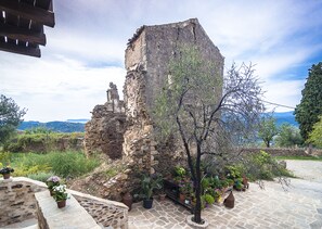 Exterior - Pyrgos Petropoulaki (East Mani)