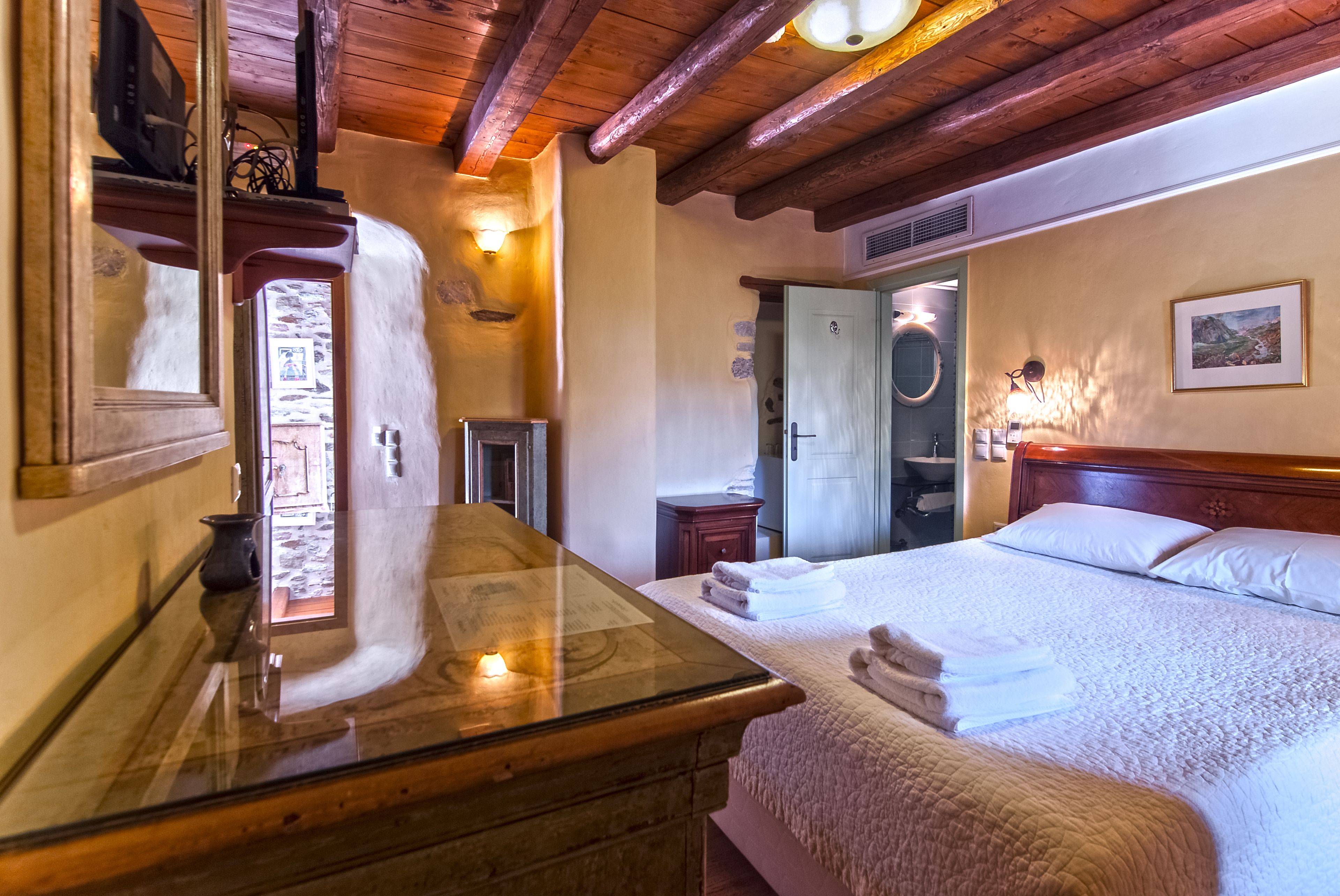 double room | 1 bedroom, minibar, in-room safe, individually decorated