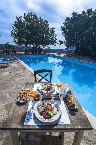 Pyrgos Petropoulaki