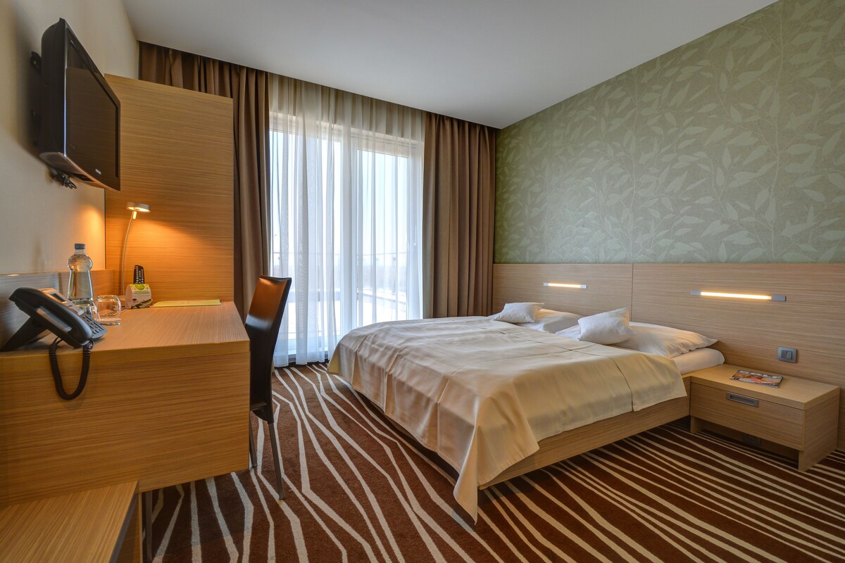 Minibar, in-room safe, desk, blackout curtains