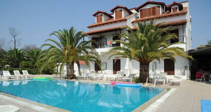 Captain's Studios & Apartments