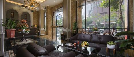 2 restaurants, breakfast, lunch, dinner served; Chinese cuisine