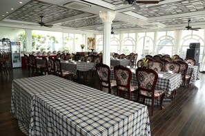 Free daily full breakfast  - Oasis Hotel (Hanoi)