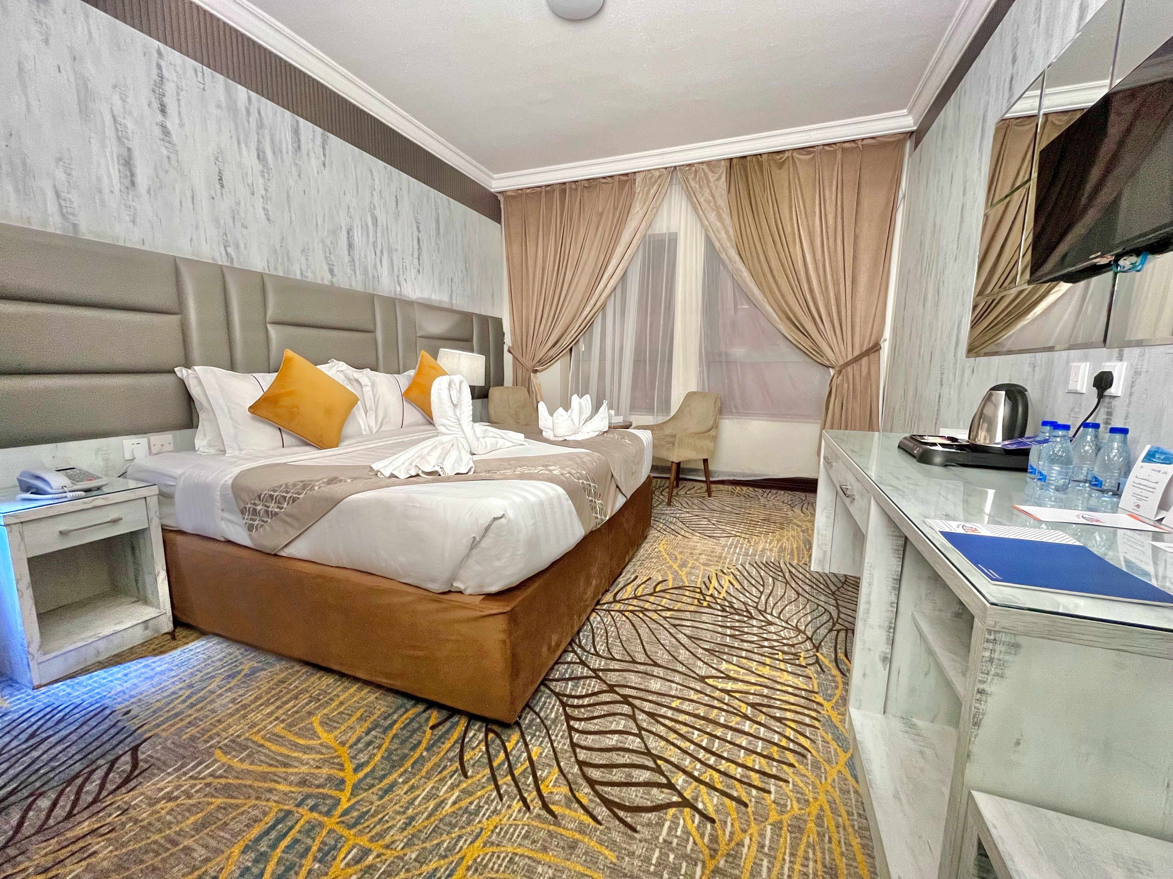 Deluxe King Room | In-room safe, soundproofing, free WiFi, bed sheets