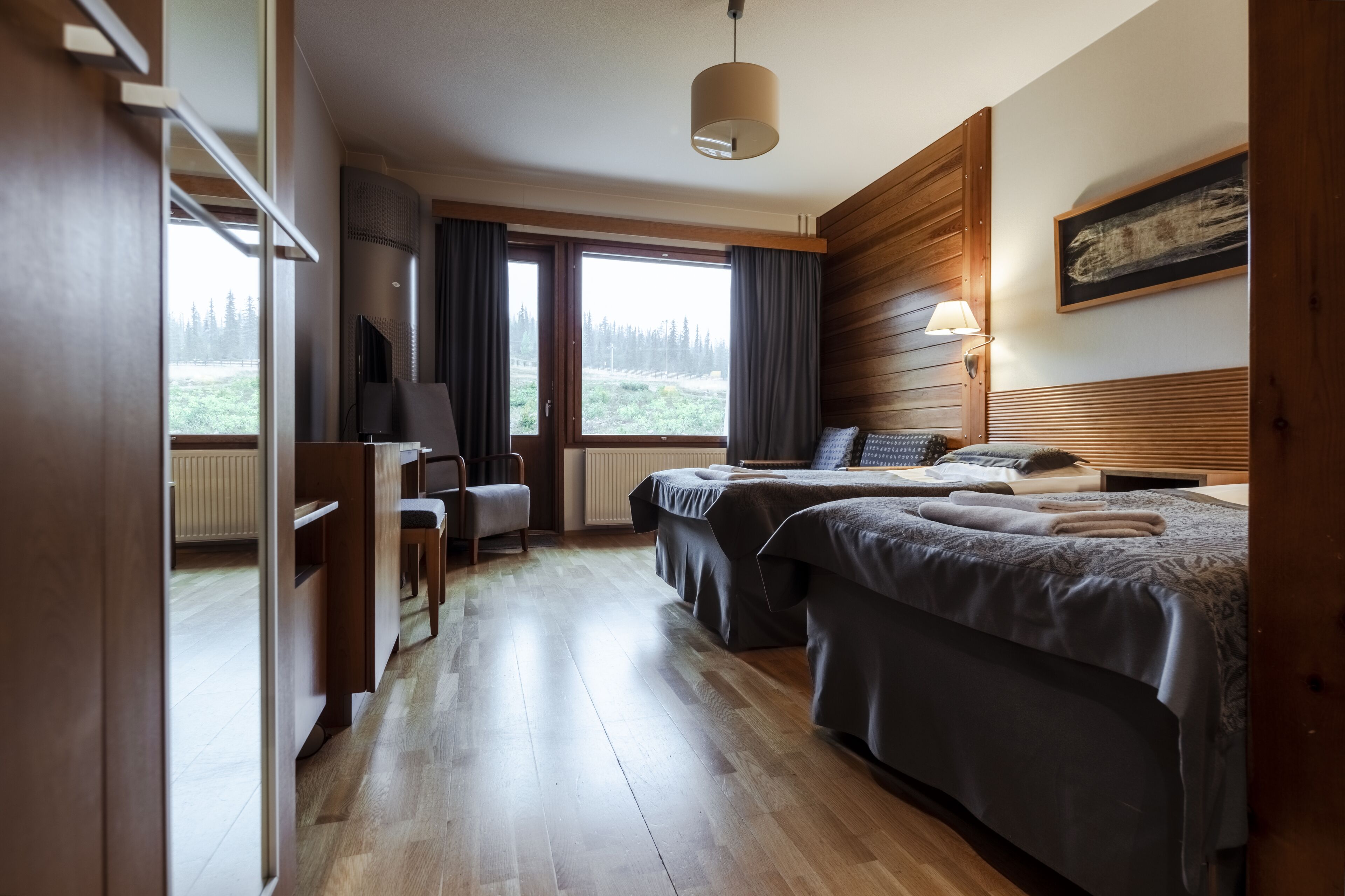 Standard Twin Room, Pool Access | Desk, laptop workspace, iron/ironing board, bed sheets