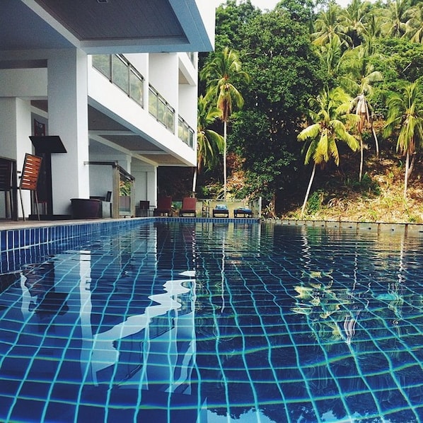 Outdoor pool - Lae Lay Suites (Karon)