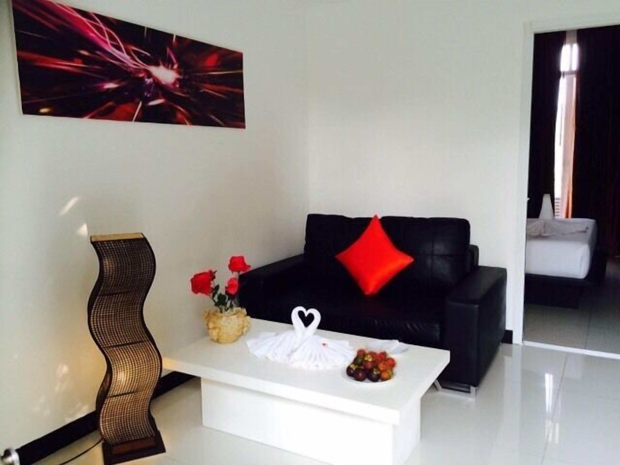 executive suite | living room | 32-inch tv with cable channels