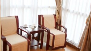 Deluxe Room | Minibar, in-room safe, desk, soundproofing - Camellia 4 Hotel (Hanoi)
