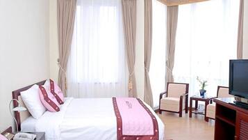 Familienzimmer | Minibar, Zimmersafe, Schreibtisch, schallisolierte Zimmer