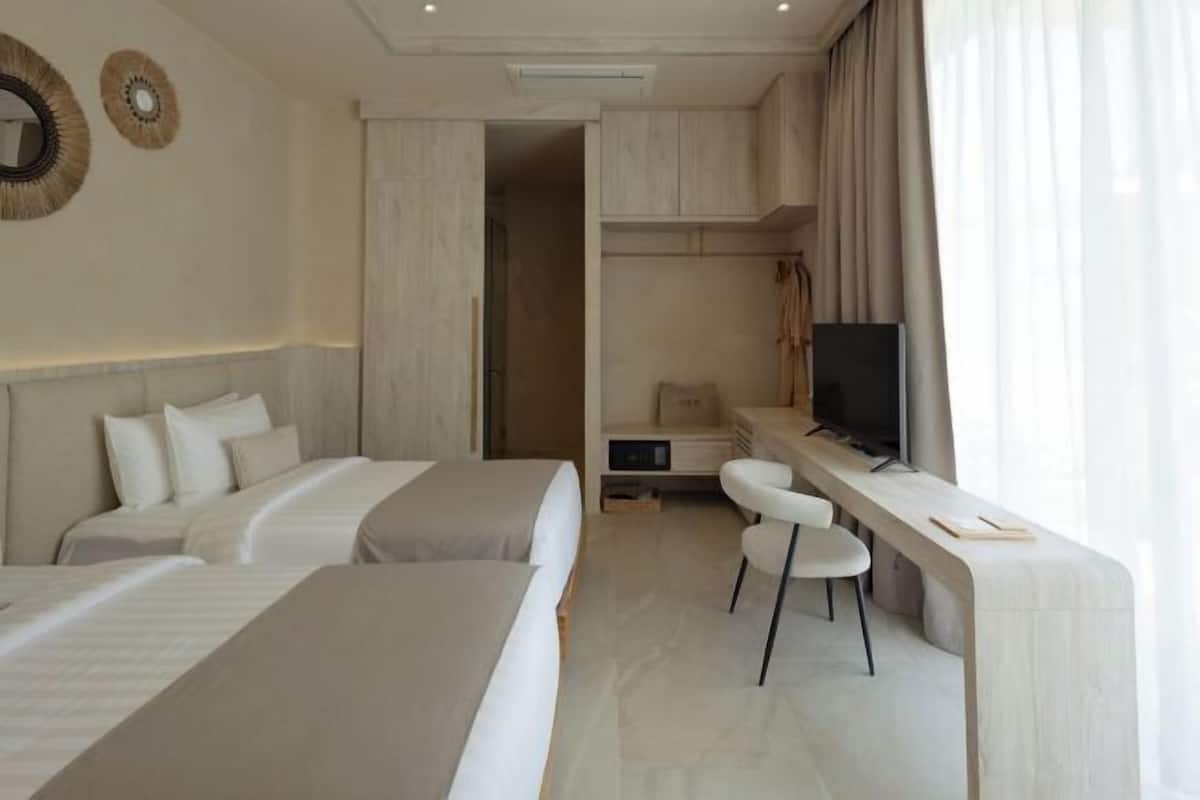 Free minibar, in-room safe, desk, blackout curtains