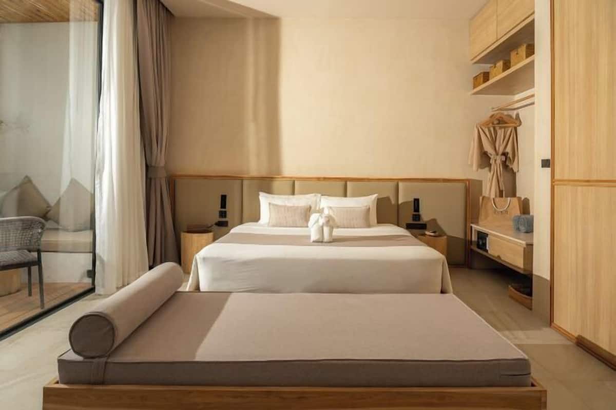 Free minibar, in-room safe, desk, blackout curtains