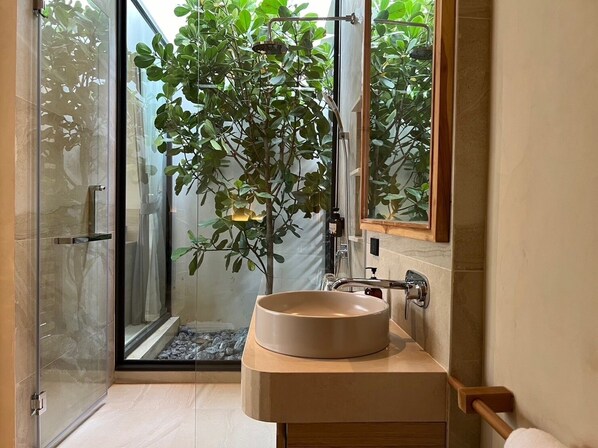 Garden Terrace Suite | Bathroom | Shower, free toiletries, hair dryer, slippers - Eden Resort & Villas (Patong)