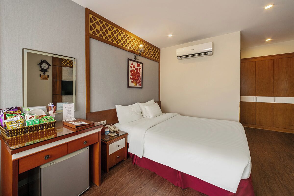 Superior Room | Minibar, in-room safe, blackout drapes, iron/ironing board