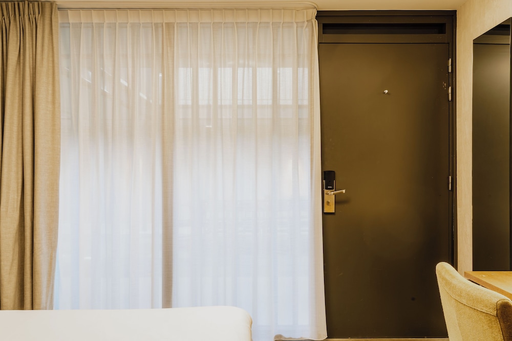 Hotel De Hallen, Oud-West