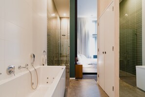Junior Suite | Bathroom | Rainfall showerhead, designer toiletries, hair dryer, bathrobes - Hotel De Hallen (Amsterdam)