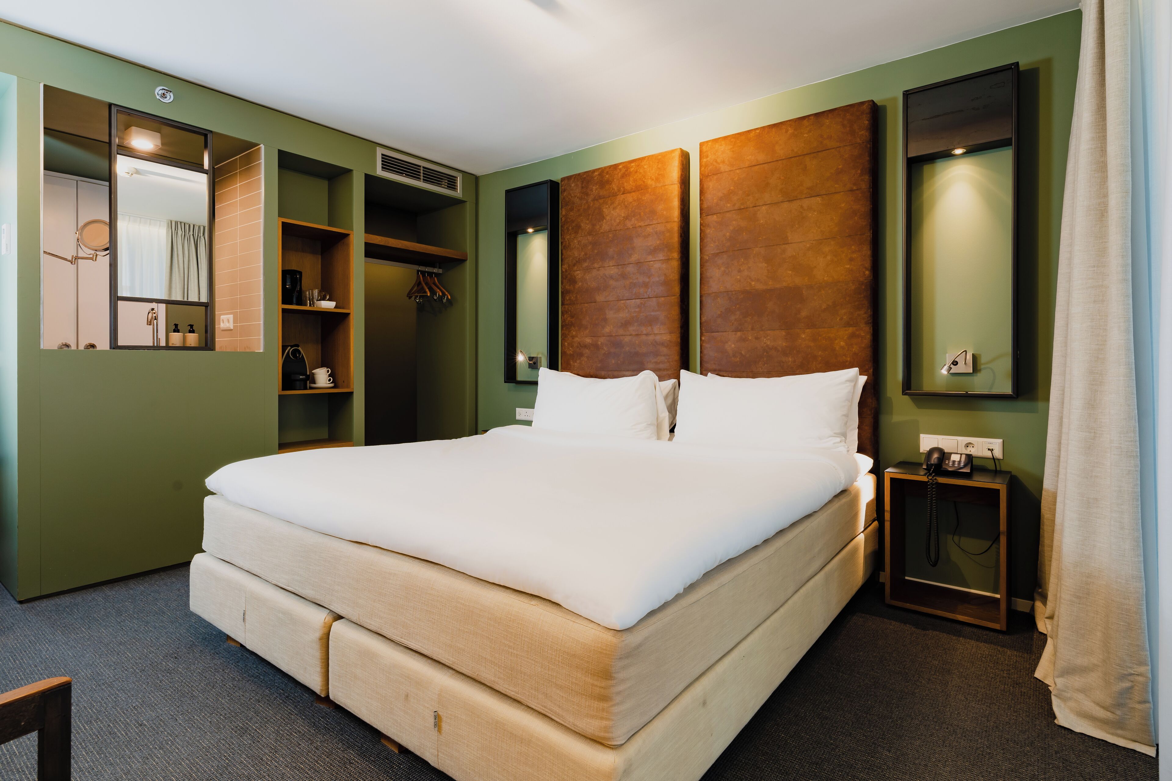 Deluxe Double or Twin Room | Hypo-allergenic bedding, in-room safe, desk, blackout drapes