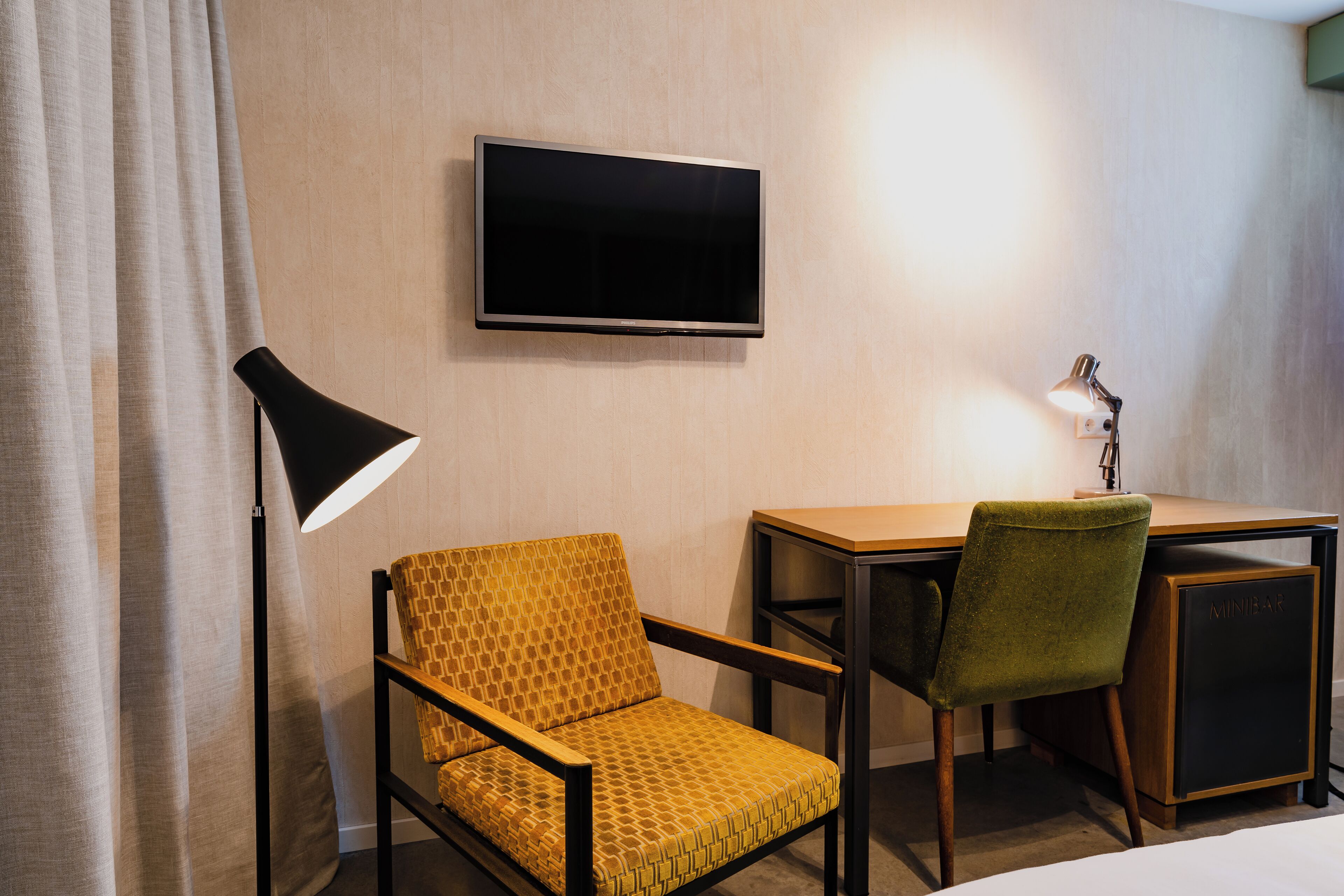 standard double or twin room | living area | 32-inch flat-screen tv with digital channels, tv