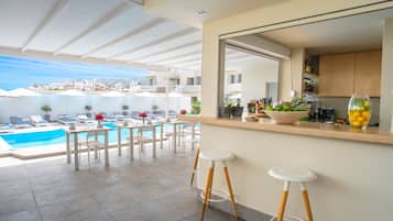 Poolside bar