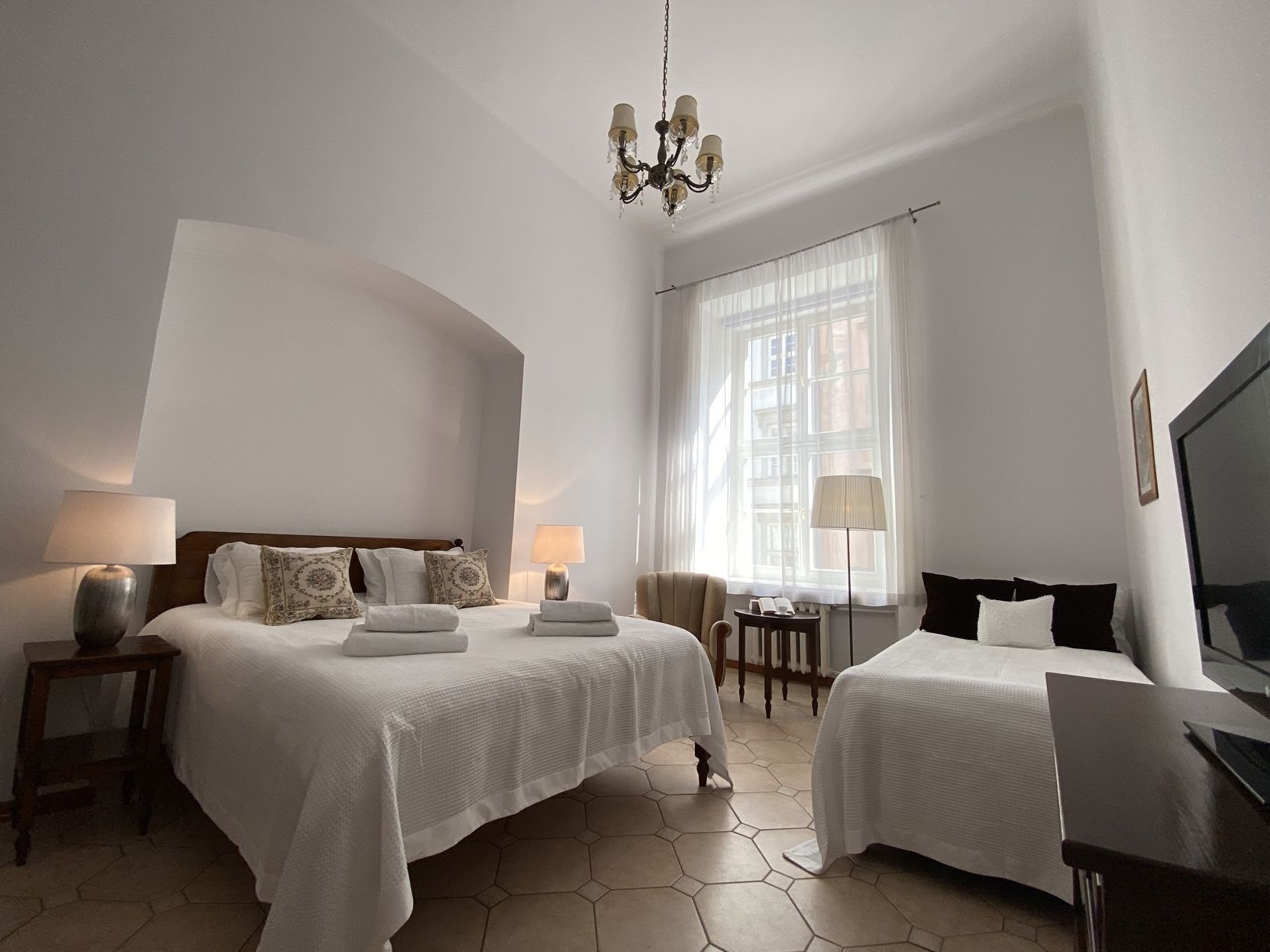 Egyptian cotton sheets, hypo-allergenic bedding, memory foam beds