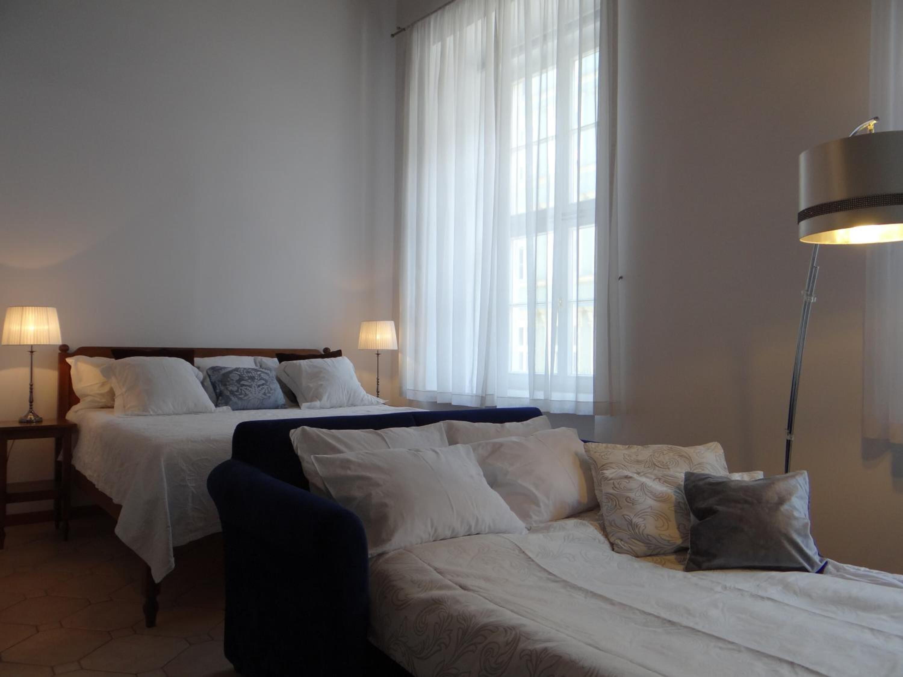 egyptian cotton sheets, hypo-allergenic bedding, memory-foam beds