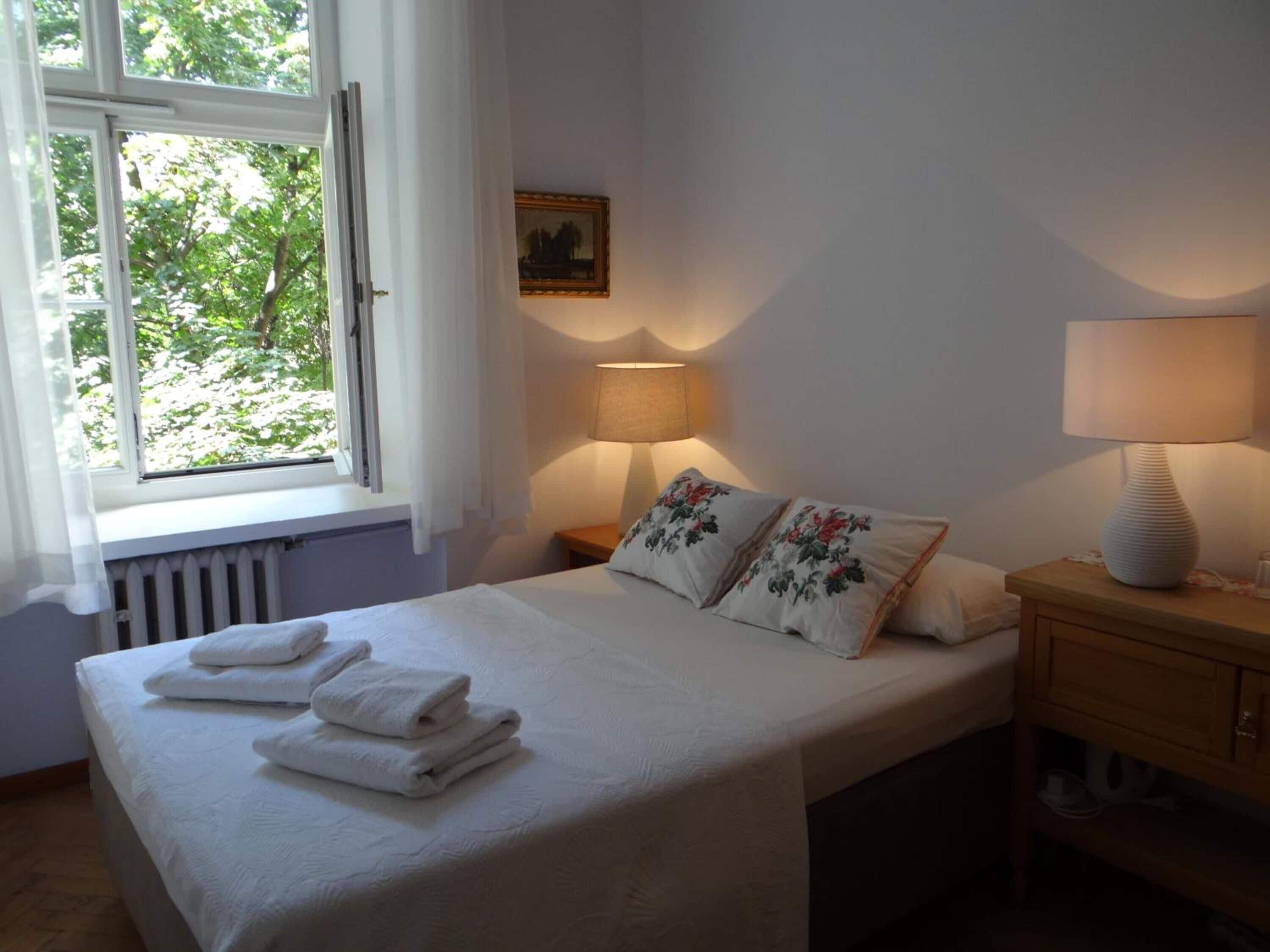 egyptian cotton sheets, hypo-allergenic bedding, memory-foam beds