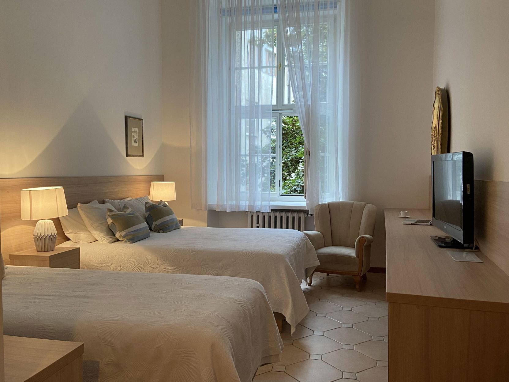 Egyptian cotton sheets, hypo-allergenic bedding, memory foam beds